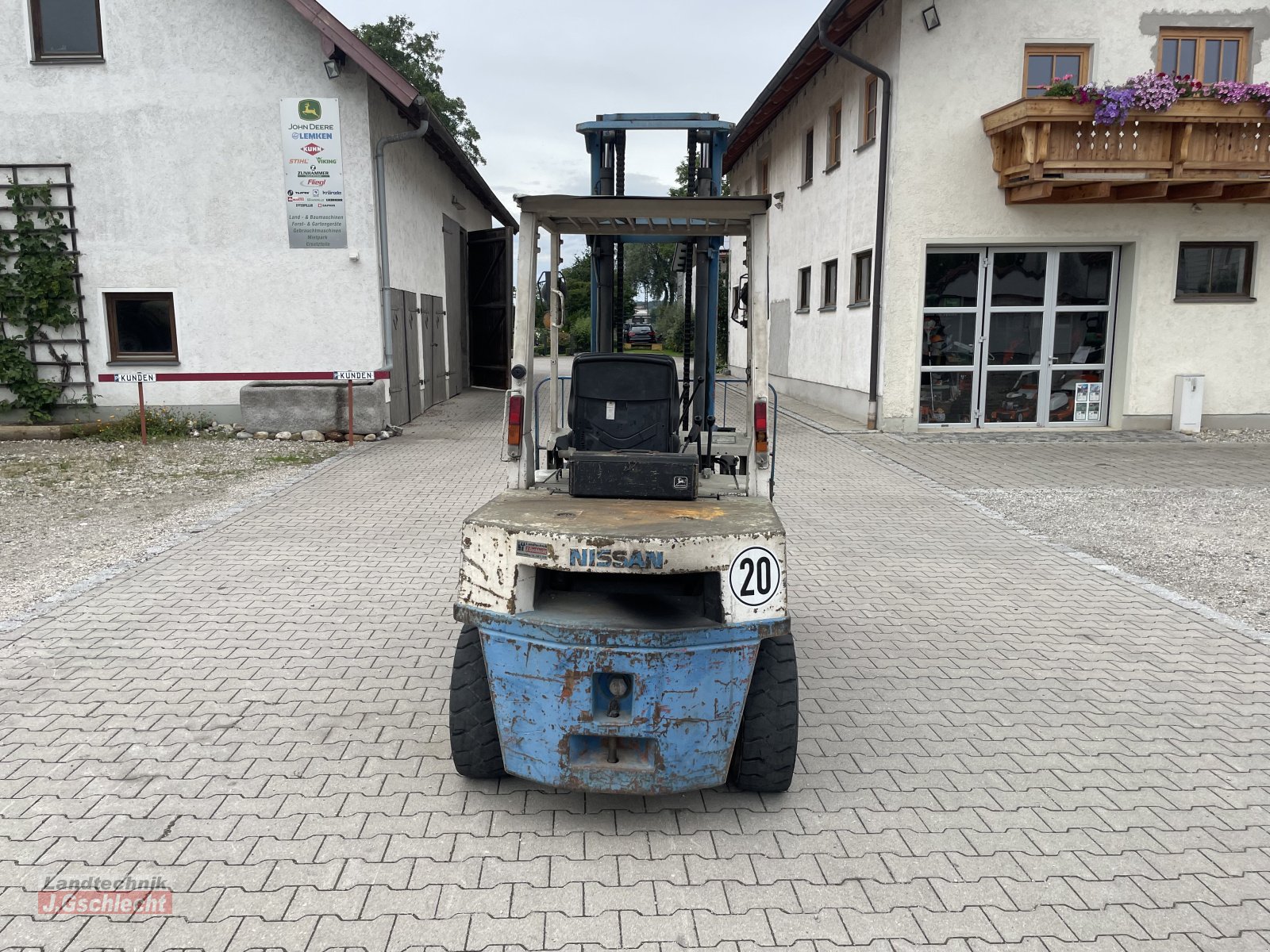 Gabelstapler des Typs Nissan 30 Diesel, Gebrauchtmaschine in Mühldorf (Bild 4)