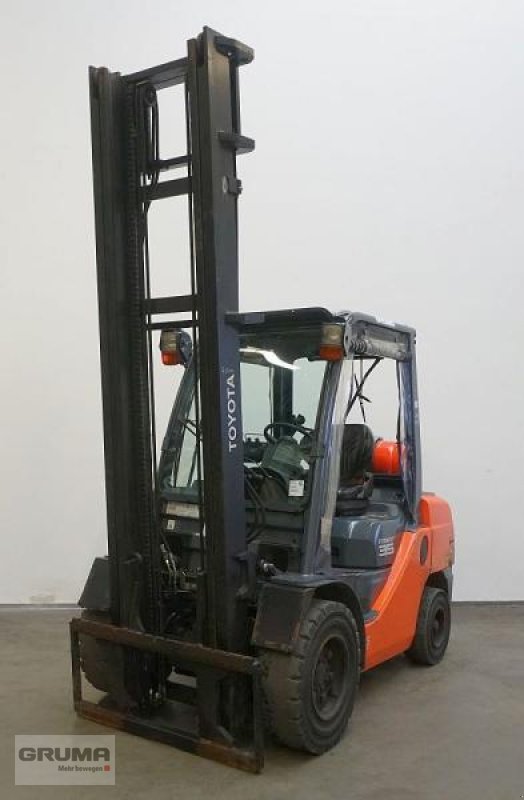 Gabelstapler des Typs Toyota 06-8FGJ35F, Gebrauchtmaschine in Friedberg-Derching (Bild 1)