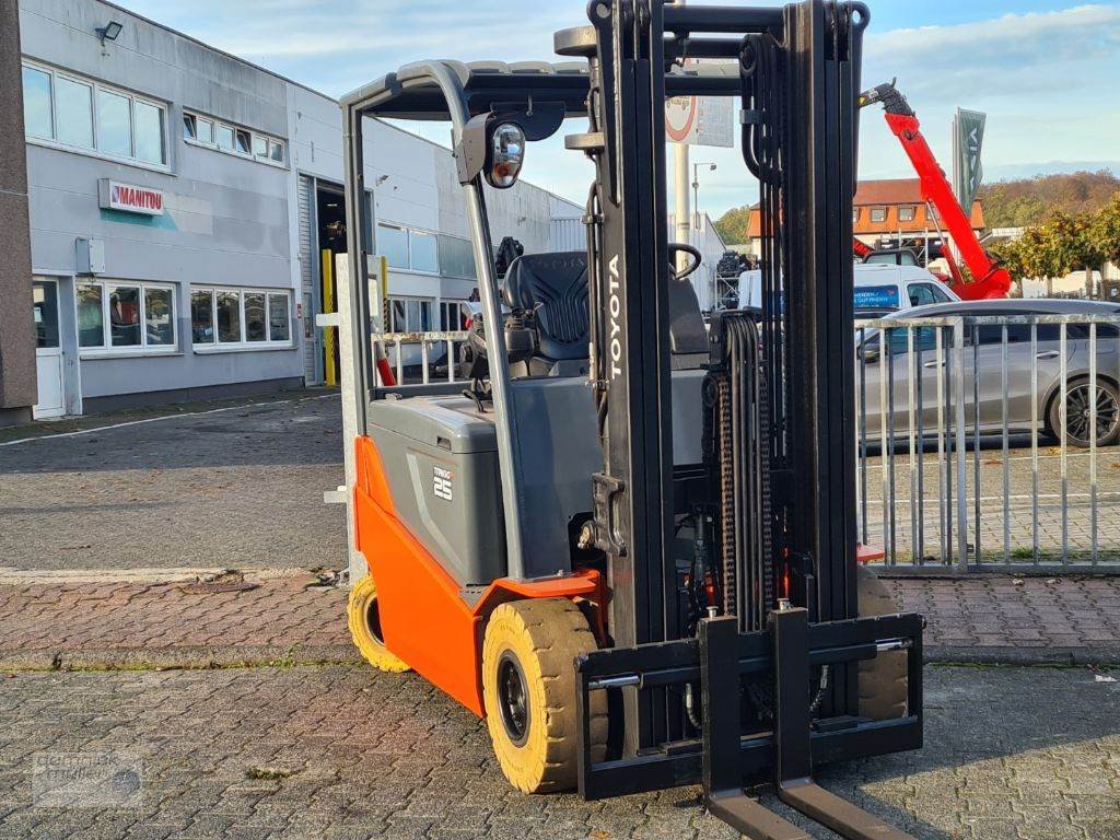 Gabelstapler del tipo Toyota 8FBMT25, Gebrauchtmaschine In Friedrichsdorf (Immagine 4)