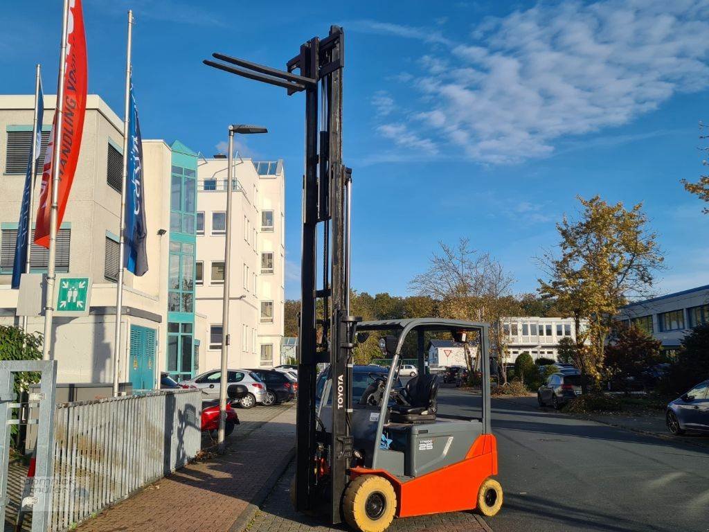 Gabelstapler del tipo Toyota 8FBMT25, Gebrauchtmaschine In Friedrichsdorf (Immagine 8)