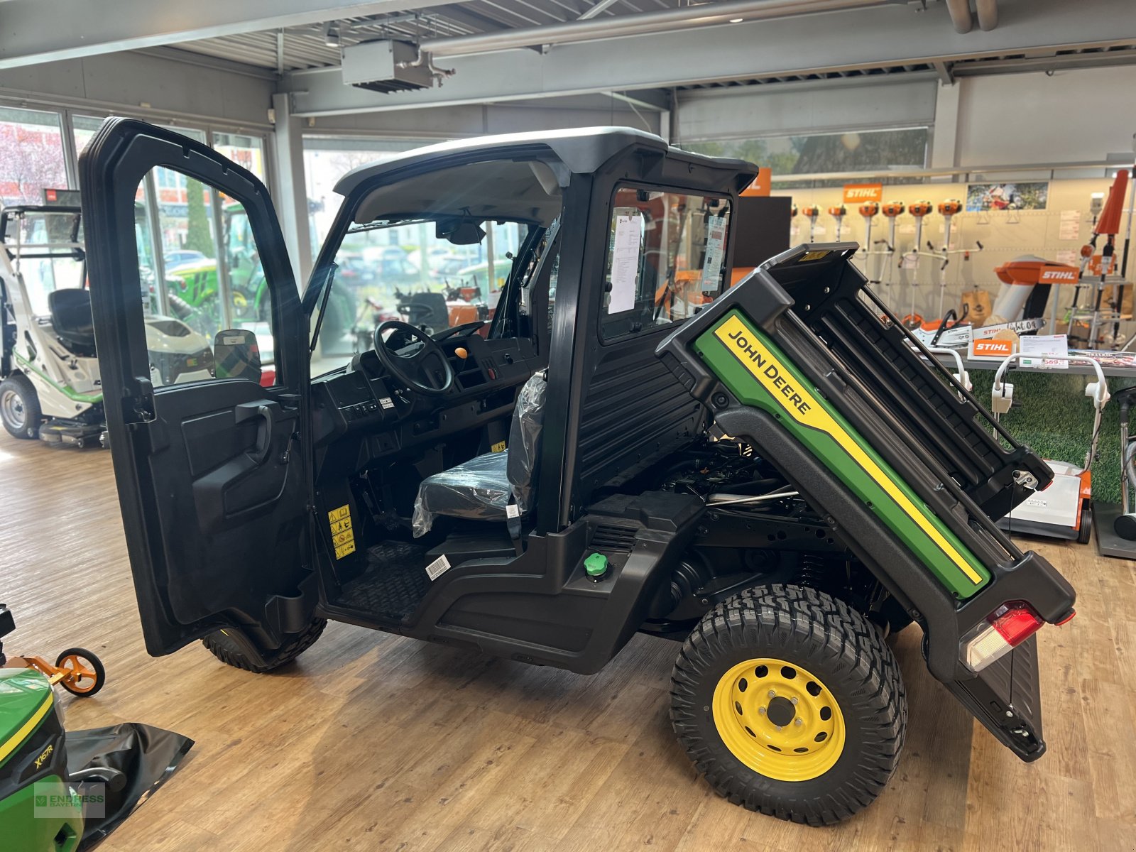 Gator del tipo John Deere 865M, Neumaschine In München (Immagine 2)