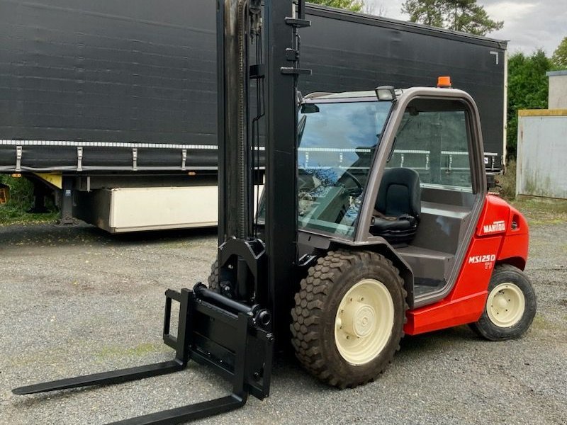 Geländestapler van het type Manitou MSI 25 D TI, Gebrauchtmaschine in BAZAINVILLE (Foto 1)