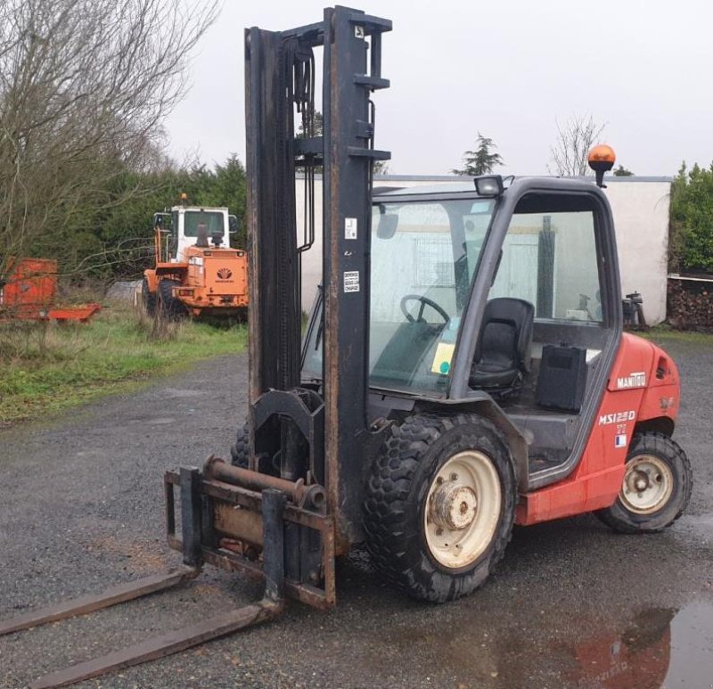 Geländestapler du type Manitou MSI 25 D TI, Gebrauchtmaschine en BAZAINVILLE (Photo 1)