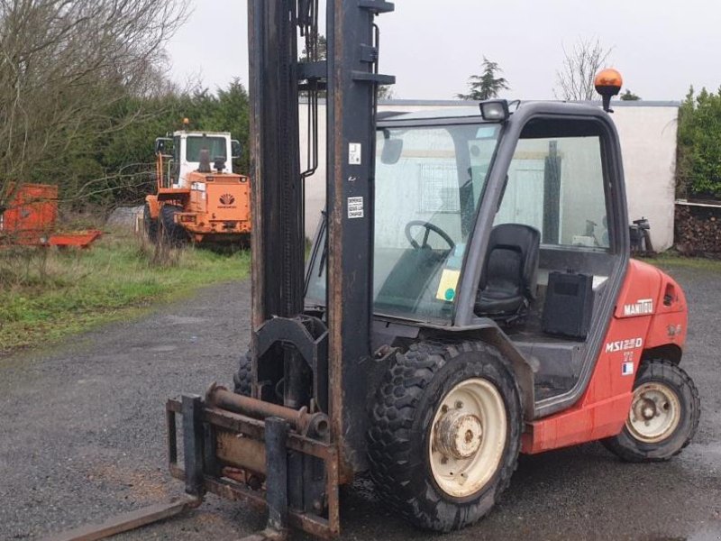 Geländestapler van het type Manitou MSI 25 D TI, Gebrauchtmaschine in BAZAINVILLE