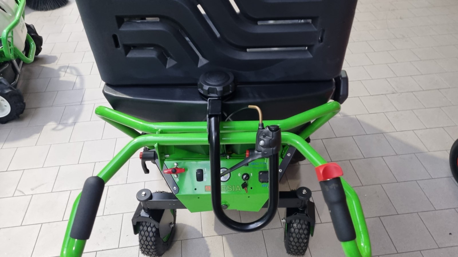 Geräteträger des Typs Etesia Donky, Neumaschine in Olpe (Bild 4)