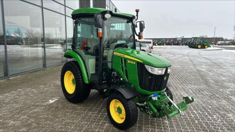 Geräteträger des Typs John Deere 3033R, Gebrauchtmaschine in Brønderslev (Bild 3)