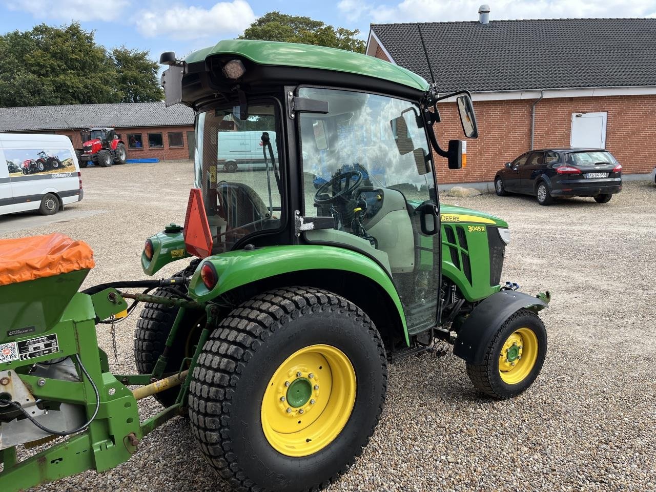 Geräteträger des Typs John Deere 3045R, Gebrauchtmaschine in Videbæk (Bild 3)