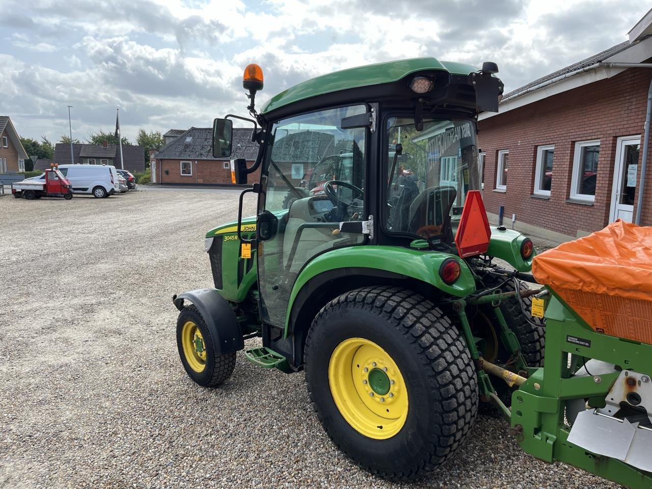 Geräteträger typu John Deere 3045R, Gebrauchtmaschine w Videbæk (Zdjęcie 4)