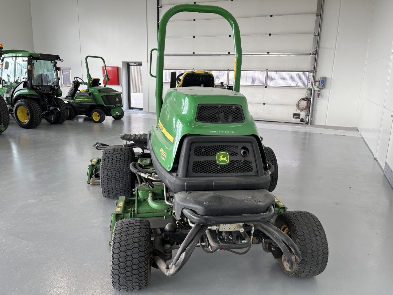 Geräteträger des Typs John Deere 3046R, Gebrauchtmaschine in Næstved (Bild 4)