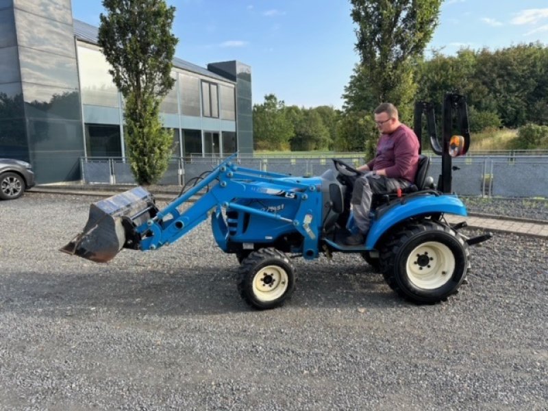 Geräteträger типа LS Tractor J27 HST Med Frontlæsser, Gebrauchtmaschine в Herning (Фотография 2)