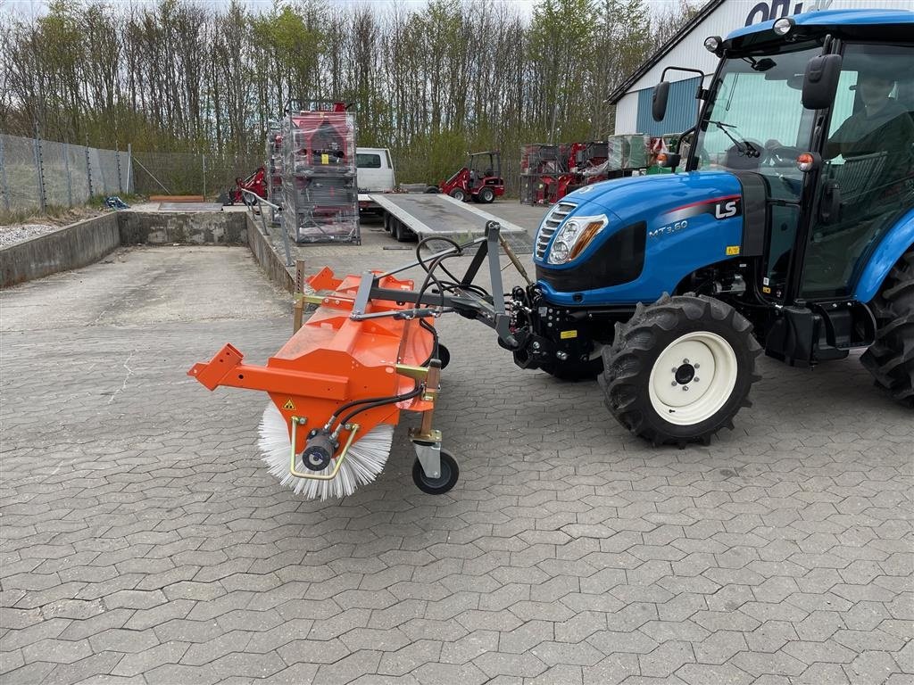 Geräteträger Türe ait LS Tractor MT3.60 HST Snowline, Gebrauchtmaschine içinde Herning (resim 8)