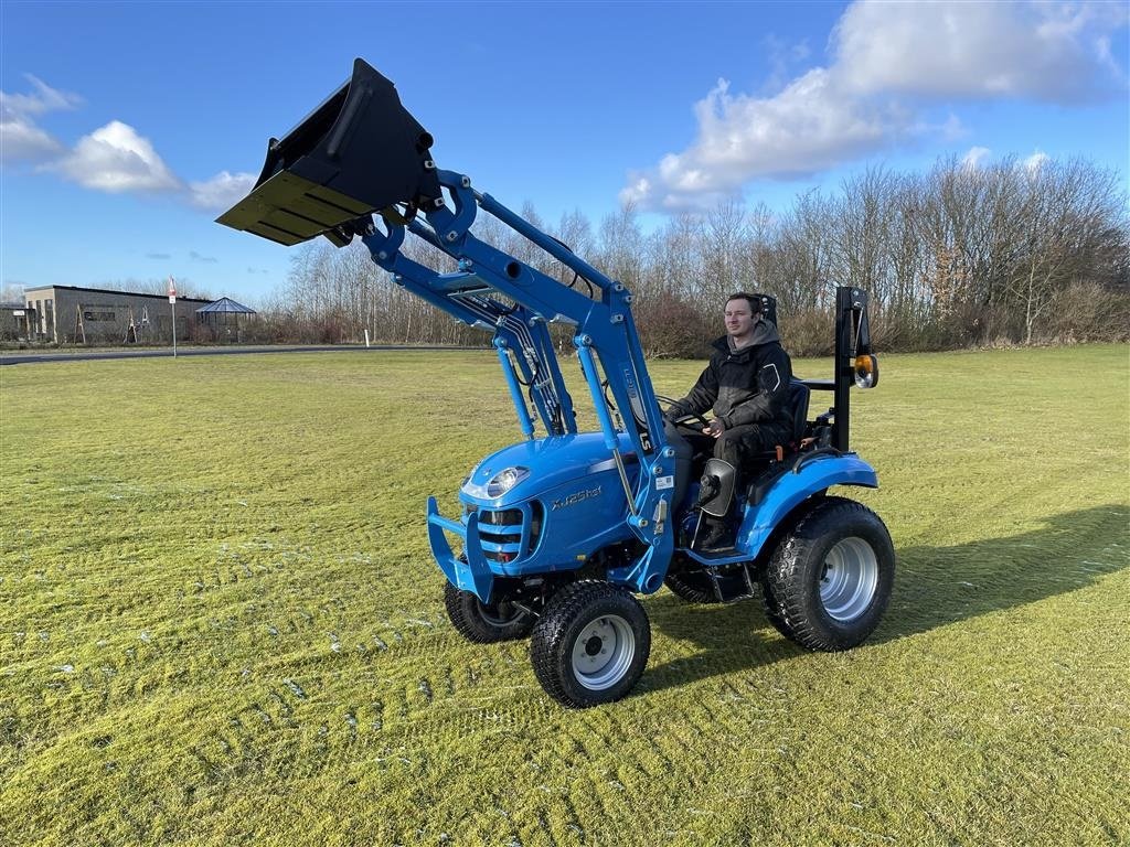 Geräteträger tipa LS Tractor XJ25 HST Frontlæsser, plænedæk, Gebrauchtmaschine u Herning (Slika 1)