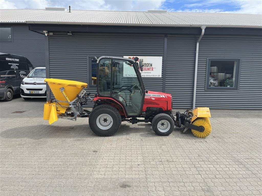 Geräteträger du type Massey Ferguson 1523 med kost og saltspreder, Gebrauchtmaschine en Rønnede (Photo 1)