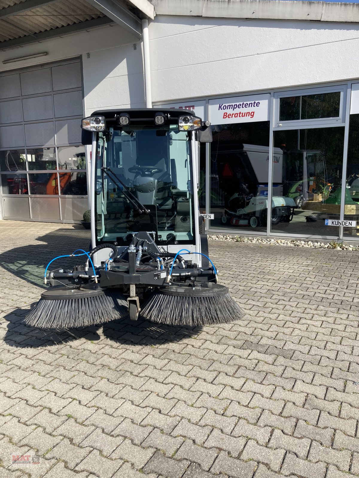 Geräteträger van het type Vitra C 3.75, Neumaschine in Waldkraiburg (Foto 2)