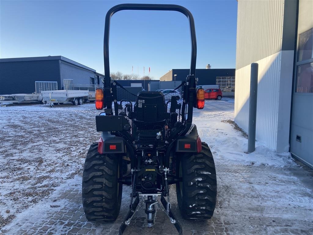 Geräteträger van het type Yanmar SA 424 4WD Frontlæsser, Gebrauchtmaschine in Lemvig (Foto 3)