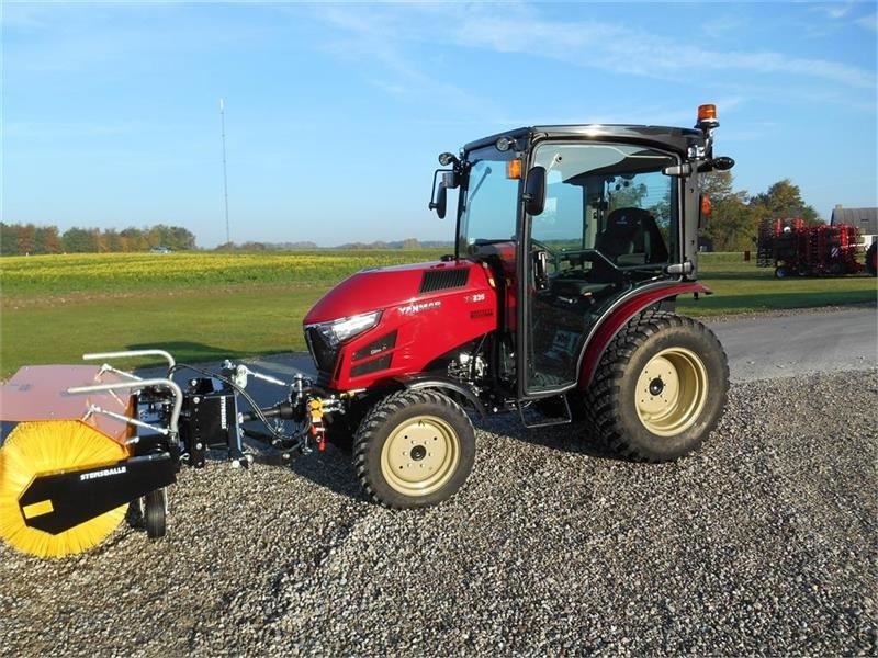 Geräteträger typu Yanmar YT 235H 4WD, Gebrauchtmaschine w Mern (Zdjęcie 1)