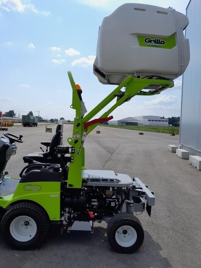 Gras- & Laubsammelcontainer van het type Grillo FD 2200, Neumaschine in Pasching (Foto 6)