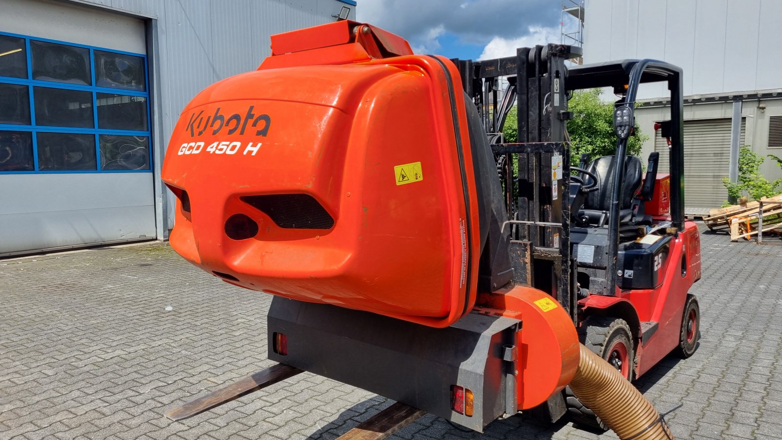 Gras- & Laubsammelcontainer van het type Kubota GCD450 BX2350, Gebrauchtmaschine in Olpe (Foto 1)