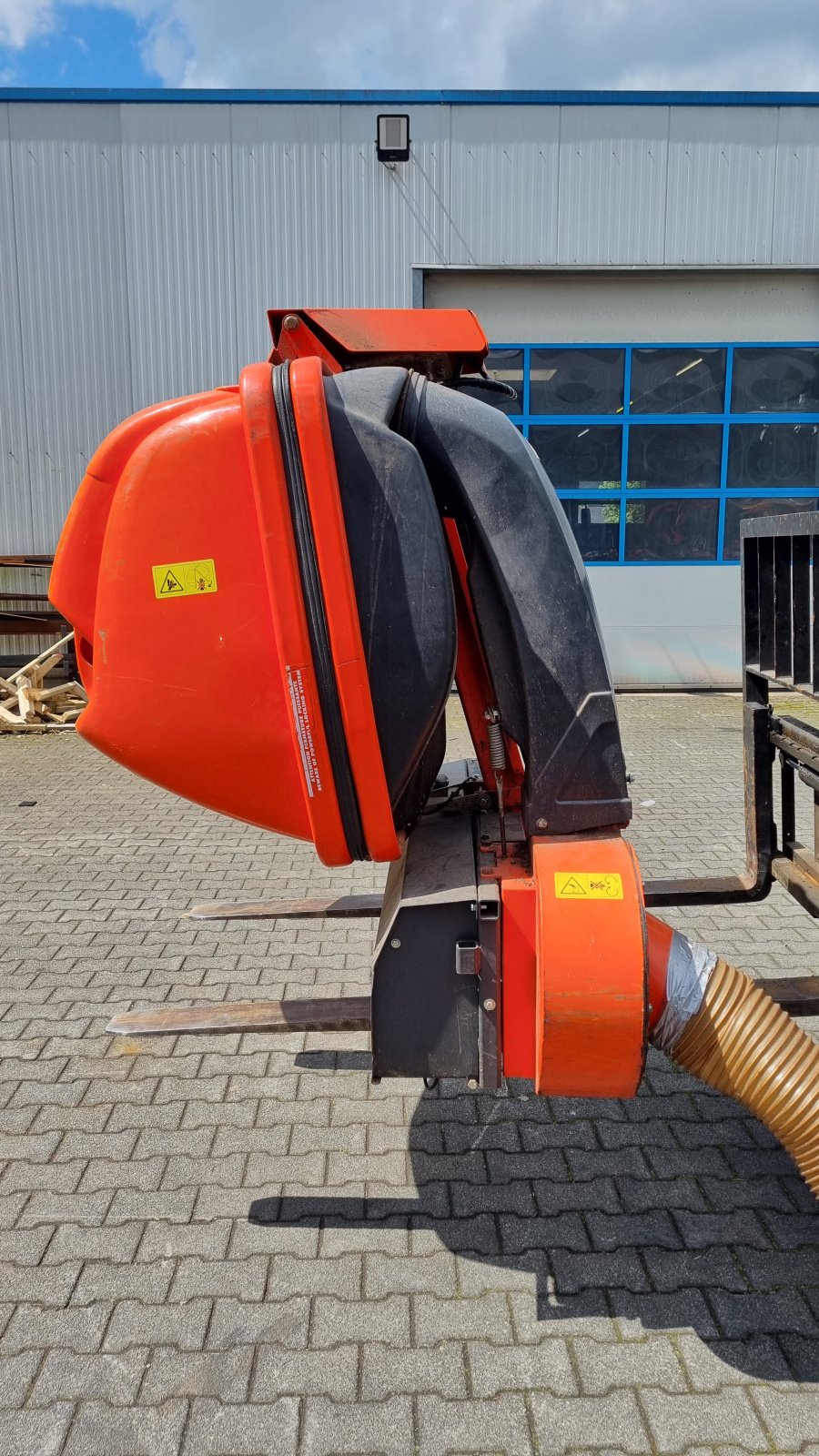 Gras- & Laubsammelcontainer du type Kubota GCD450 BX2350, Gebrauchtmaschine en Olpe (Photo 3)