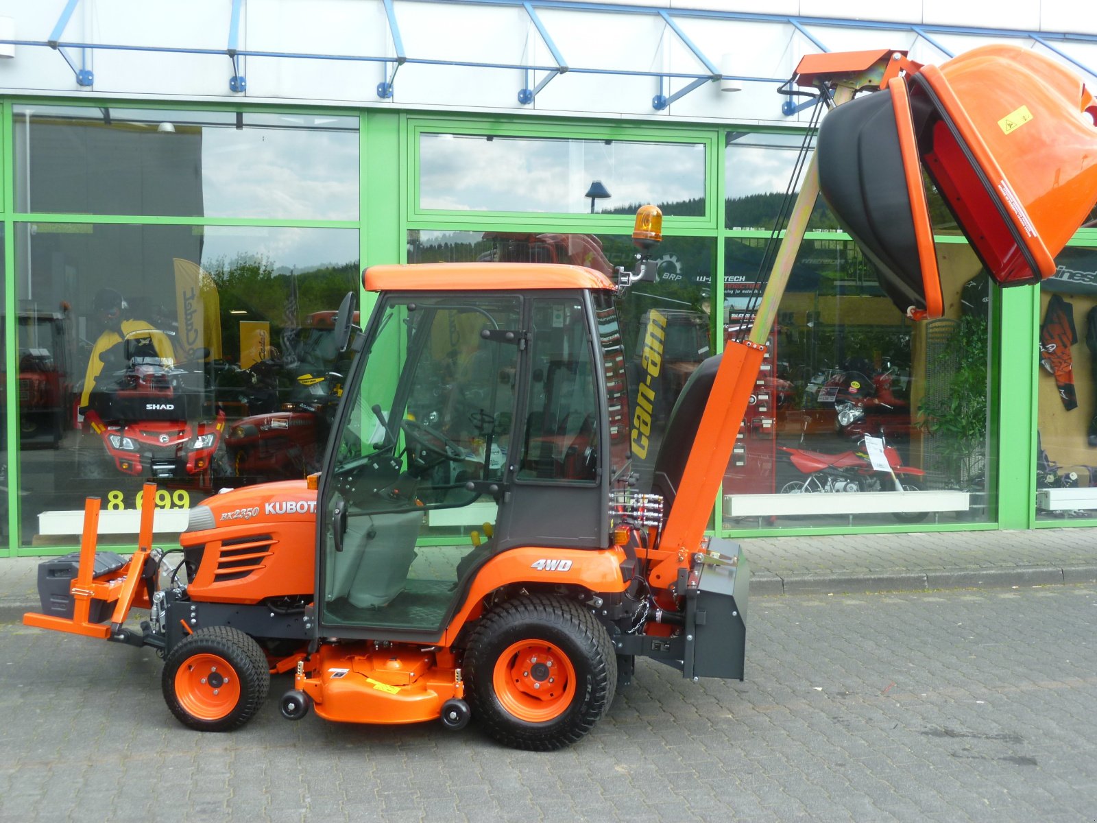 Gras- & Laubsammelcontainer van het type Kubota GCD450 BX2350, Gebrauchtmaschine in Olpe (Foto 14)