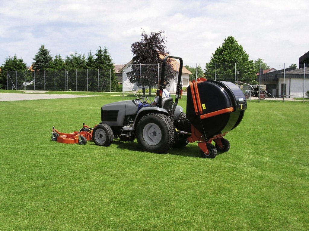 Gras- & Laubsammelcontainer del tipo Wiedenmann Favorit XP Neu, Neumaschine In Olpe (Immagine 9)