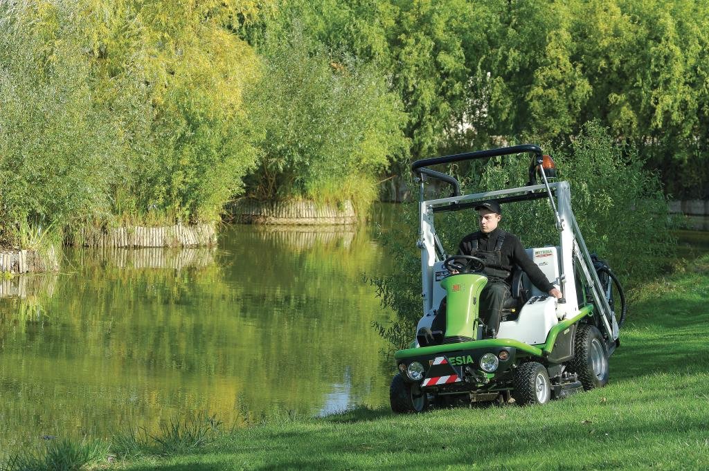 Großflächenmäher от тип Etesia H124 DX Allrad Hochentleerung, Neumaschine в Olpe (Снимка 8)