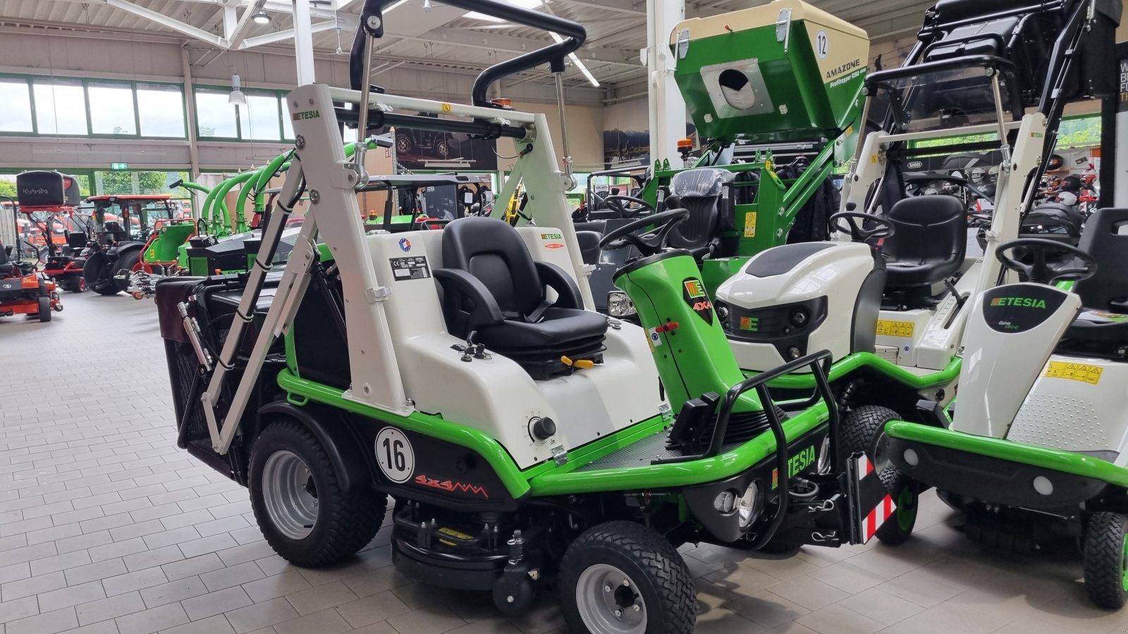 Großflächenmäher Türe ait Etesia H124 DX Allrad Hochentleerung, Neumaschine içinde Olpe (resim 10)