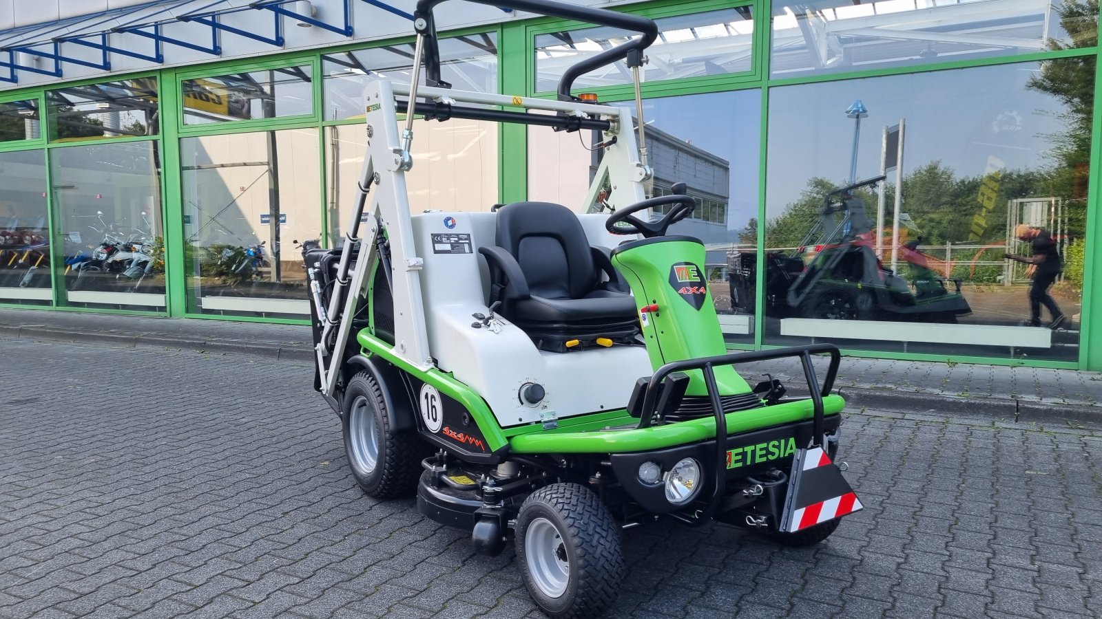 Großflächenmäher типа Etesia H124 DX Allrad Hochentleerung, Neumaschine в Olpe (Фотография 1)