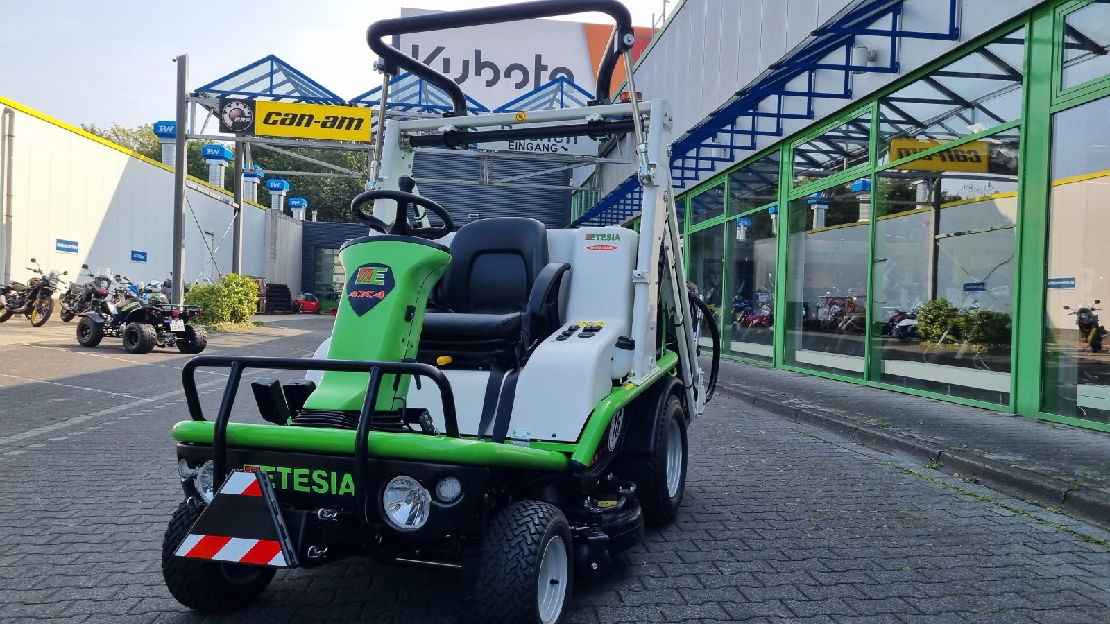 Großflächenmäher van het type Etesia H124 DX Allrad Hochentleerung, Neumaschine in Olpe (Foto 3)