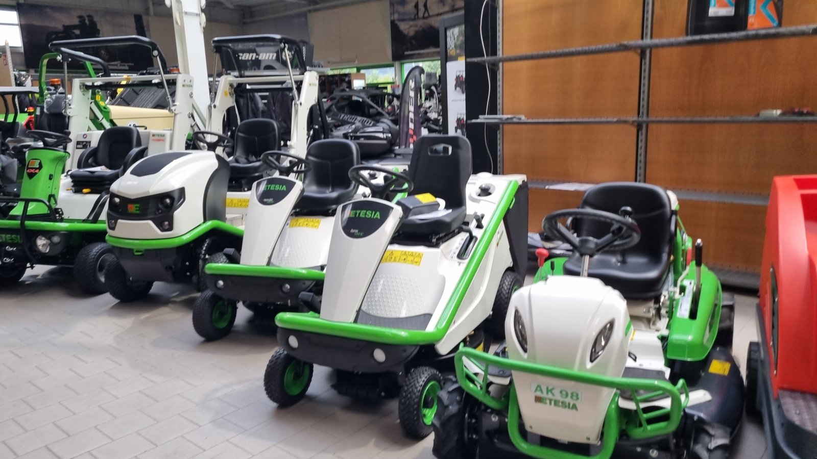 Großflächenmäher a típus Etesia H124 DX Allrad Hochentleerung, Neumaschine ekkor: Olpe (Kép 25)