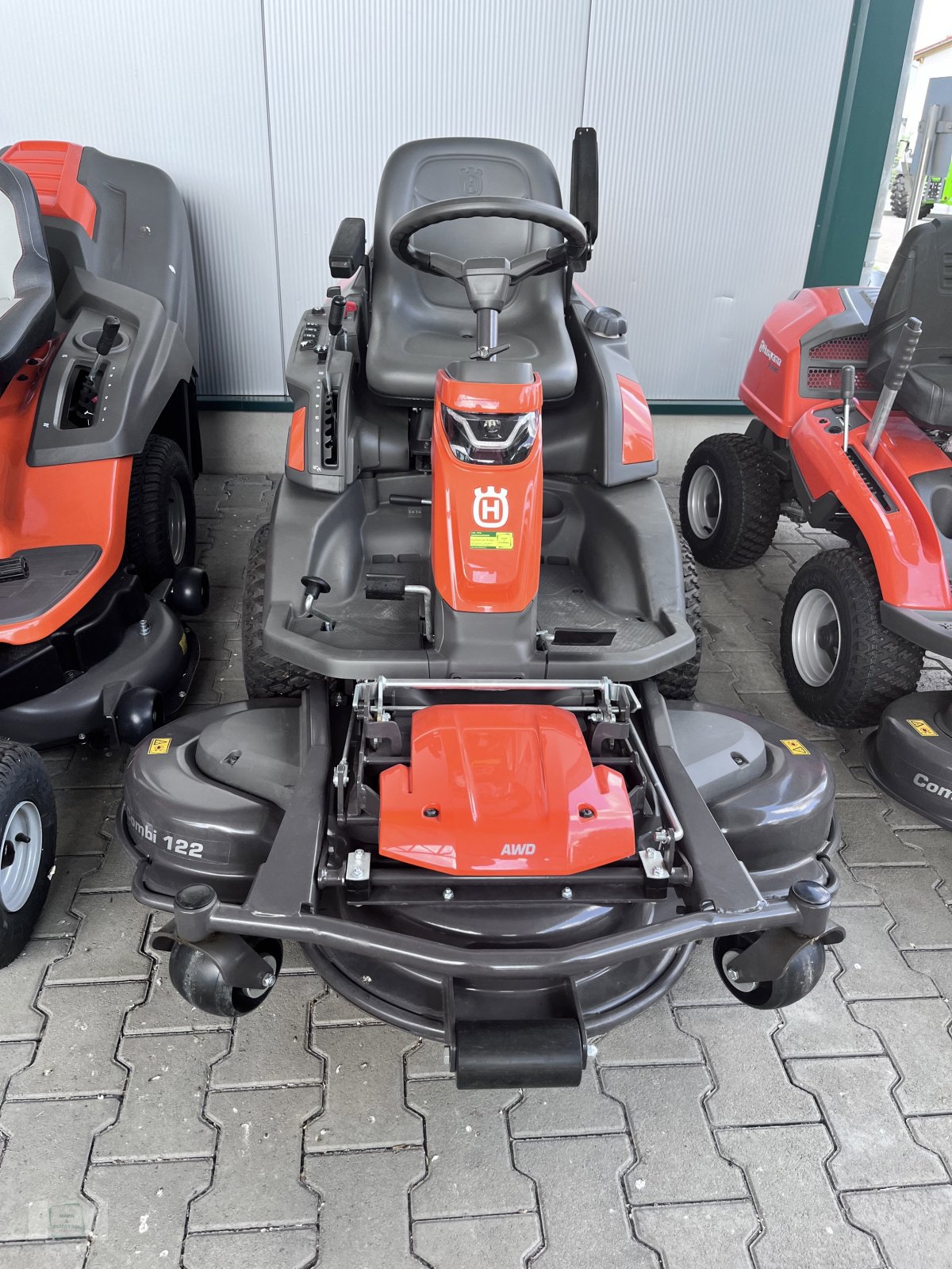 Großflächenmäher του τύπου Husqvarna R420TSX AWD, Neumaschine σε Gross-Bieberau (Φωτογραφία 2)