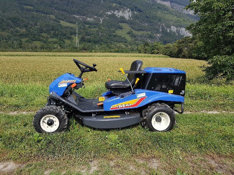 Großflächenmäher of the type Iseki SRA950F Rasentraktor, Ausstellungsmaschine in Chur (Picture 1)