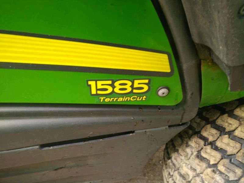 Großflächenmäher tip John Deere 1585 TerrainCut, Gebrauchtmaschine in Liebenwalde (Poză 4)