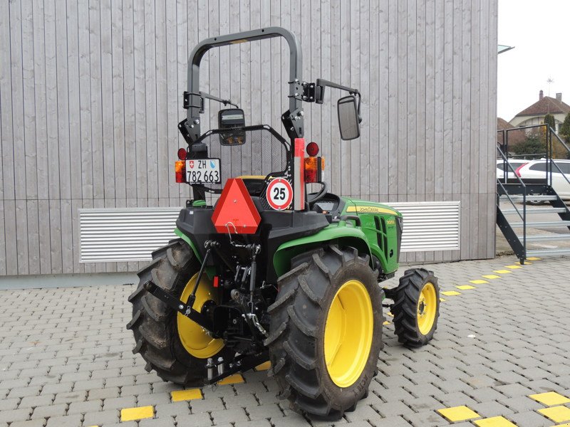 Großflächenmäher of the type John Deere 3025E, Ausstellungsmaschine in Regensdorf (Picture 2)