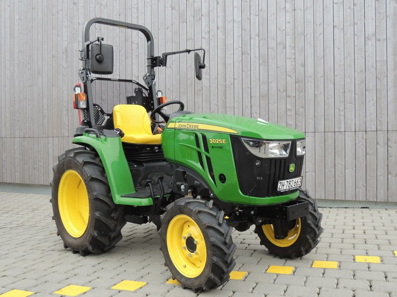 Großflächenmäher du type John Deere 3025E, Ausstellungsmaschine en Regensdorf (Photo 1)