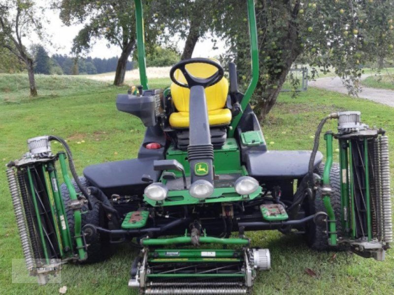 Großflächenmäher van het type John Deere 8500E, Gebrauchtmaschine in Kirchheim b. München (Foto 1)