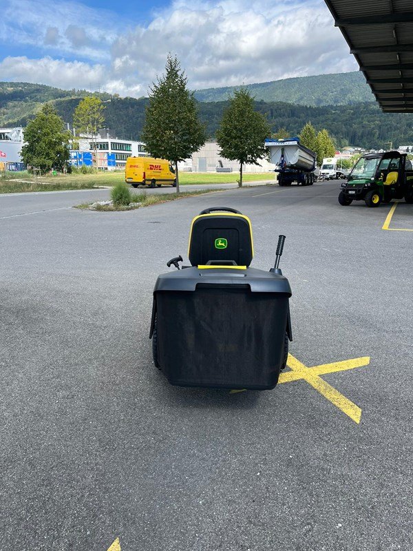 Großflächenmäher of the type John Deere X 167R, Neumaschine in Lengnau (Picture 3)