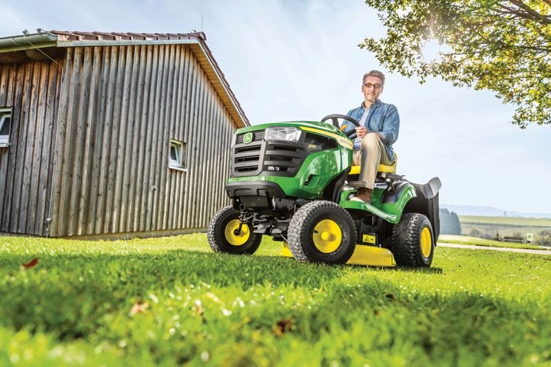 Großflächenmäher van het type John Deere X117R, Gebrauchtmaschine in Regensdorf (Foto 3)