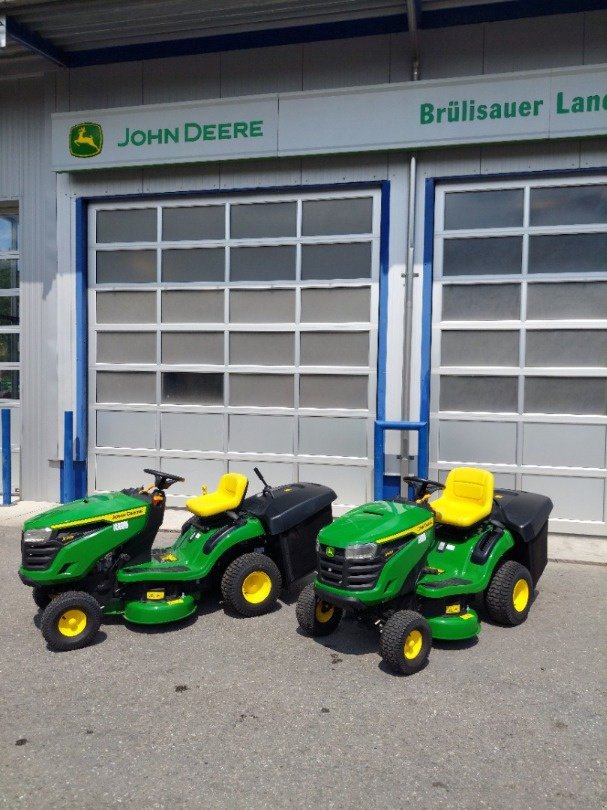 Großflächenmäher des Typs John Deere X147R, Neumaschine in Eichberg (Bild 10)