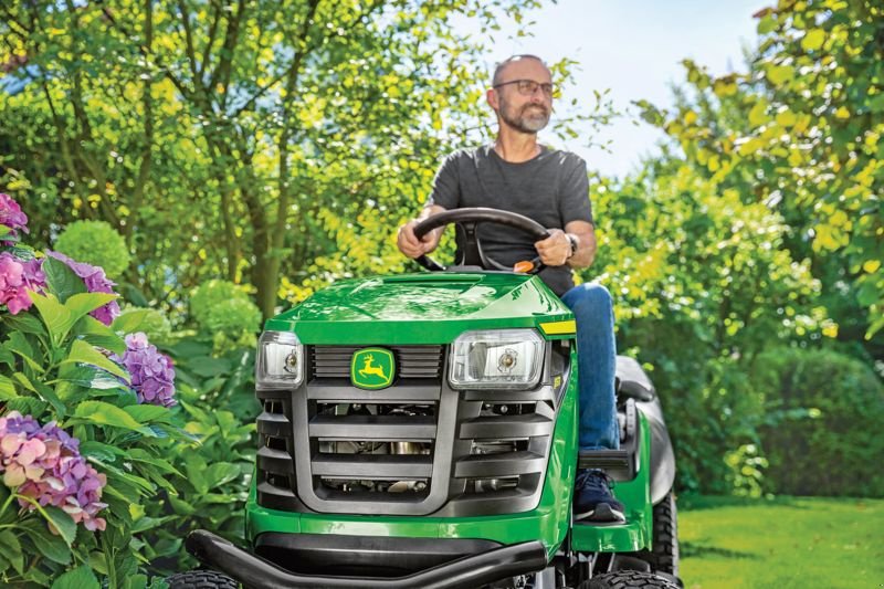 Großflächenmäher от тип John Deere X167, Gebrauchtmaschine в Regensdorf (Снимка 2)