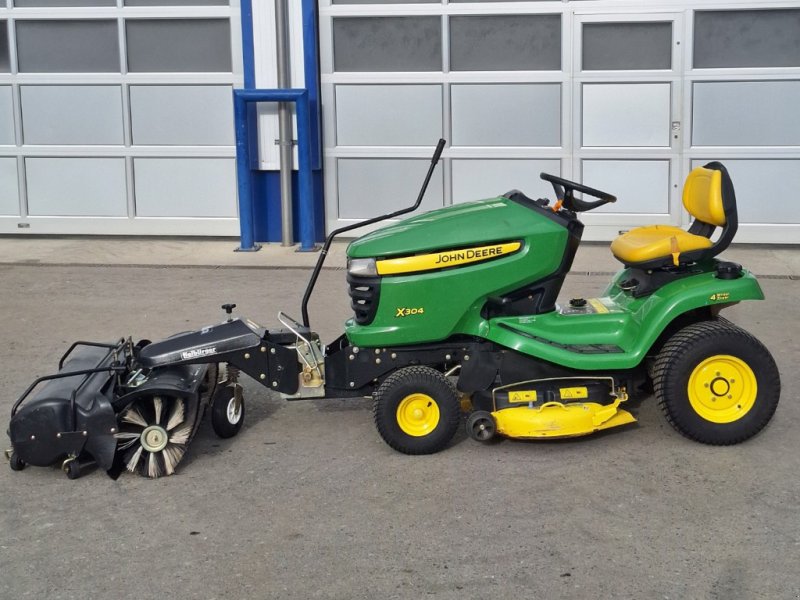 Großflächenmäher del tipo John Deere X304, Gebrauchtmaschine In Eichberg (Immagine 1)