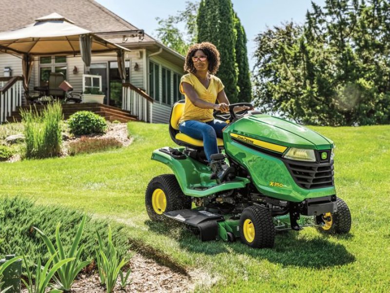 Großflächenmäher del tipo John Deere X350, Neumaschine en Regensdorf (Imagen 1)