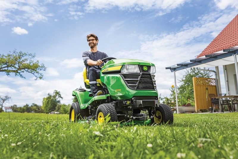 Großflächenmäher tip John Deere X370, Neumaschine in Regensdorf (Poză 1)