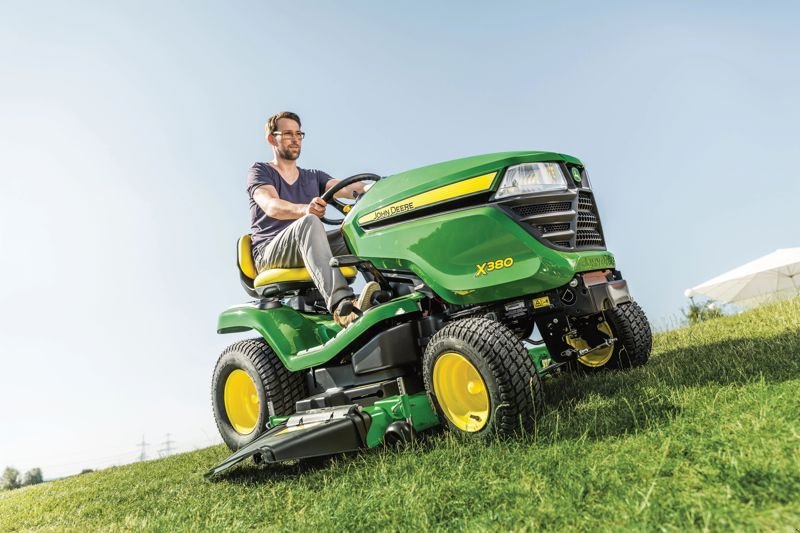 Großflächenmäher typu John Deere X380, Neumaschine w Regensdorf (Zdjęcie 1)