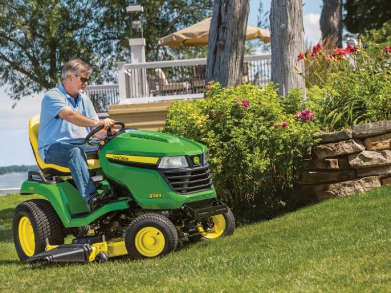 Großflächenmäher van het type John Deere X584, Neumaschine in Regensdorf (Foto 1)