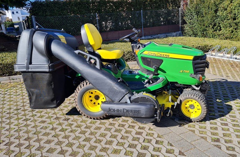 Großflächenmäher Türe ait John Deere X758, Gebrauchtmaschine içinde Altendorf (resim 2)