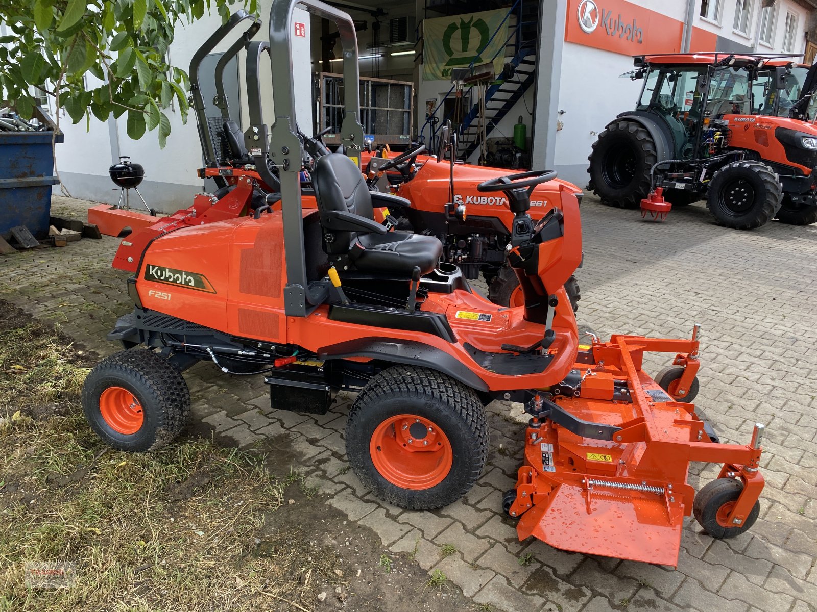 Großflächenmäher des Typs Kubota F 251, Neumaschine in Mainburg/Wambach (Bild 8)