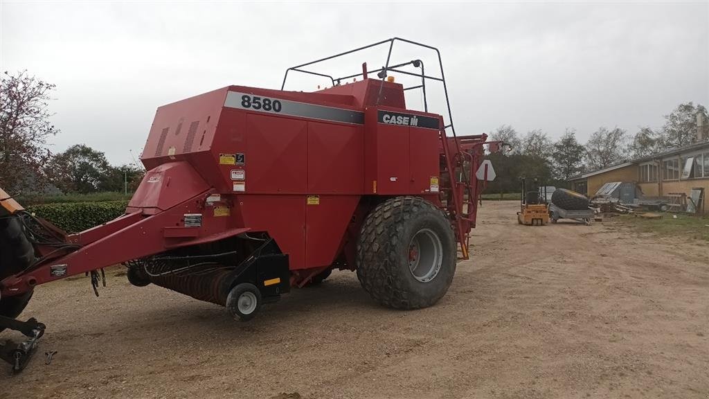 Großpackenpresse des Typs Case IH 8580, Gebrauchtmaschine in Ikast (Bild 2)