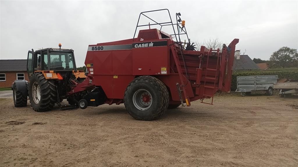 Großpackenpresse des Typs Case IH 8580, Gebrauchtmaschine in Ikast (Bild 4)