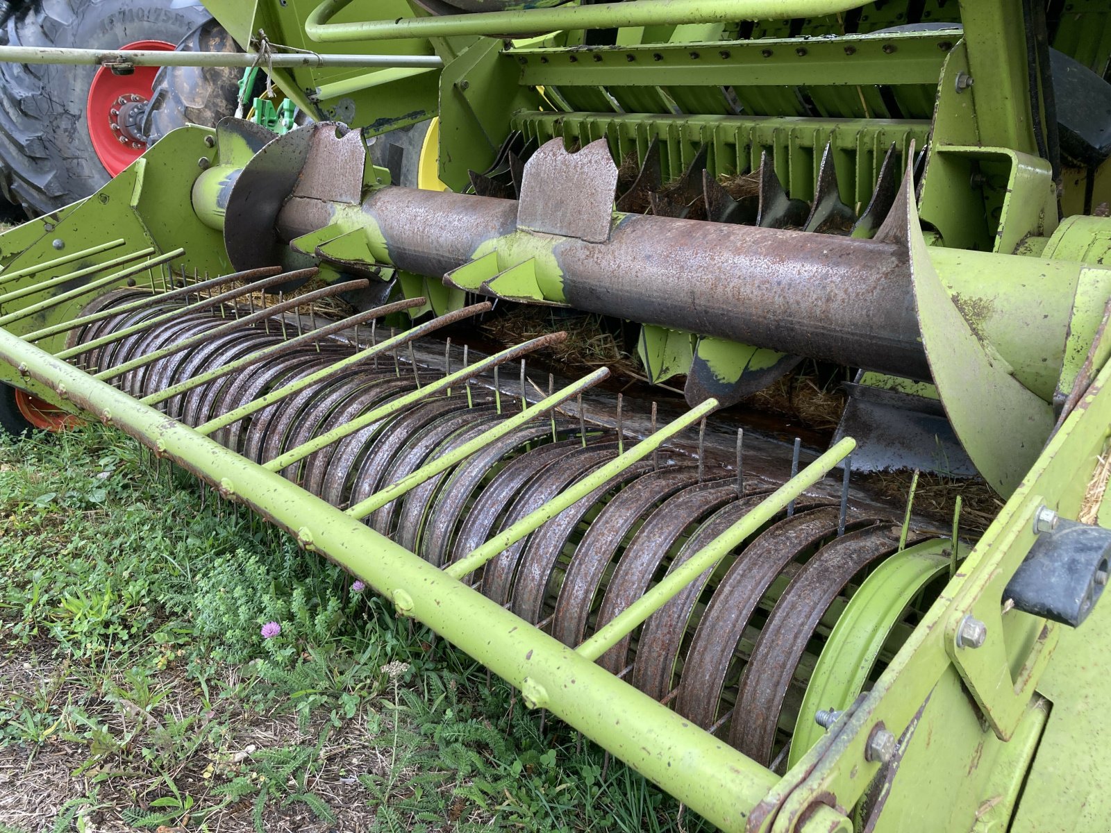 Großpackenpresse des Typs CLAAS PRESSE QUADRANT 2200, Gebrauchtmaschine in NOGENT (Bild 5)